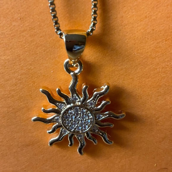 🌞SUN NECKLACE 🌞 NWOT 🌞 - Picture 6 of 16